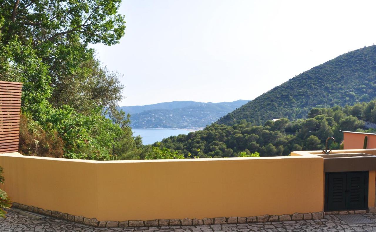 Una Spettacolare Vista Mare - Casa Con Jacuzzi Bergeggi Extérieur photo